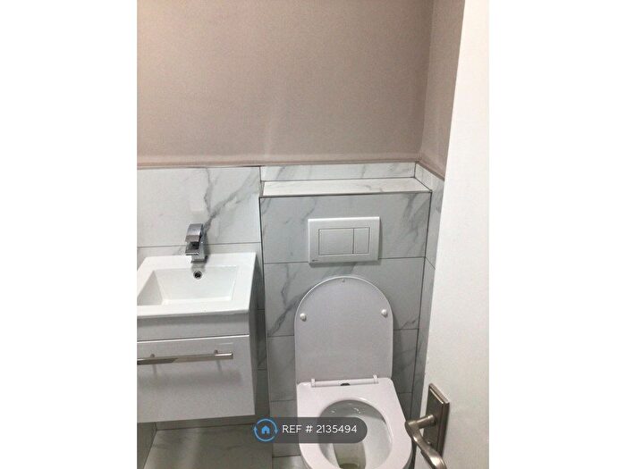 1 Bedroom Flat To Rent In Limefield Court, Salford, M7