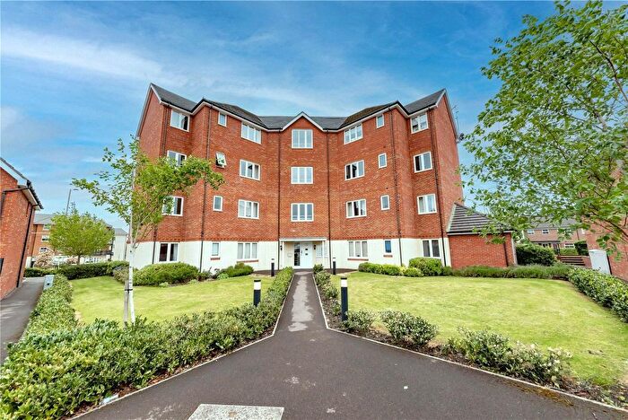 2 Bedroom Flat For Sale In Hornchurch Square, Farnborough, Hampshire, GU14