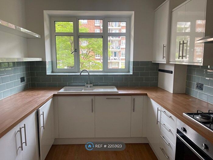 2 Bedroom Flat To Rent In Campbell Court, London, SE22