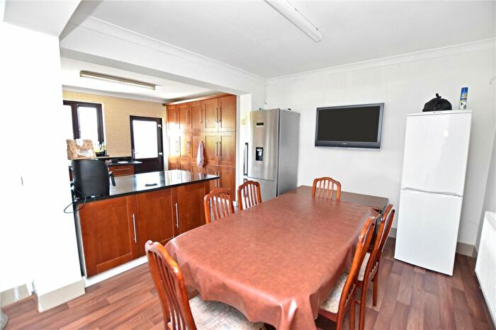 5 Bedroom Semi-Detached House For Sale In Brampton Road, Bexleyheath, DA7