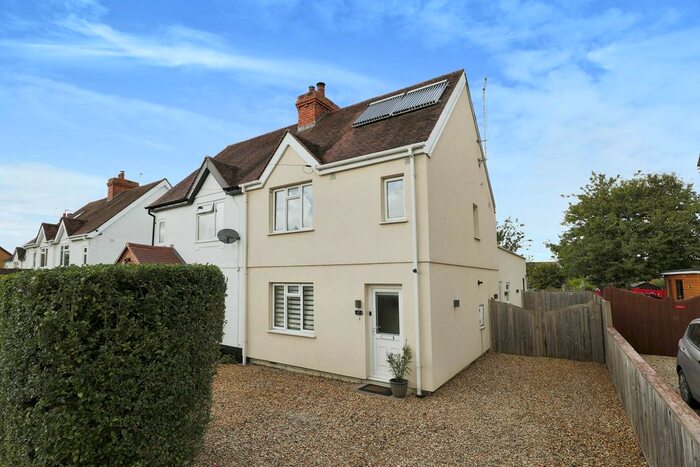 2 Bedroom Semi-Detached House For Sale In Bibsworth Avenue, Broadway, WR12