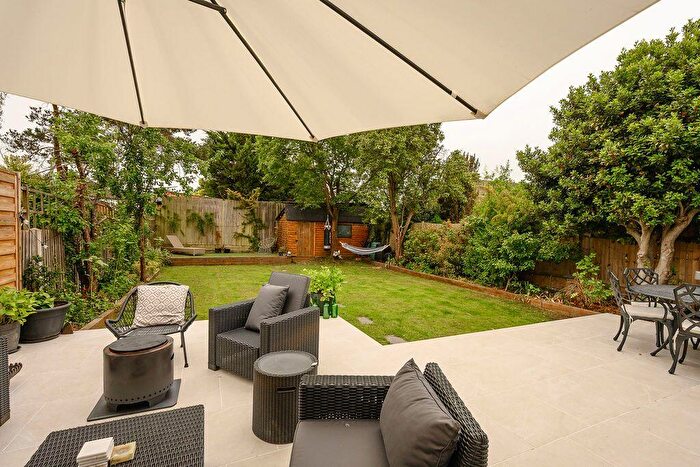 5 Bedroom Semi-Detached House For Sale In Malden Park, New Malden, KT3