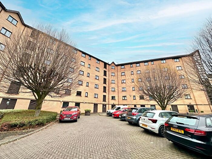 3 Bedroom Apartment To Rent In Riverview Place, City Centre, Glasgow, G5