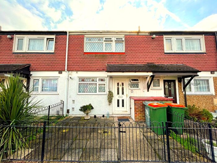 3 Bedroom Terraced House To Rent In Grant Street, Plaistow, E13
