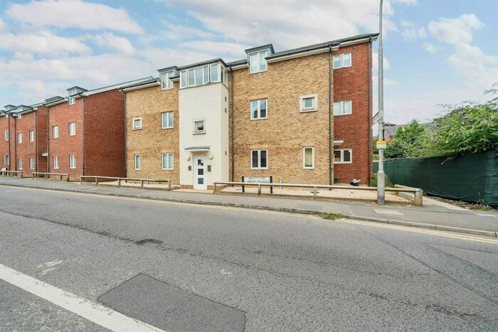 1 Bedroom Apartment To Rent In Hieatt Close, Mount Pleasant, Reading, RG1