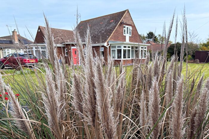 3 Bedroom Chalet For Sale In Ferry Road, Felixstowe, IP11