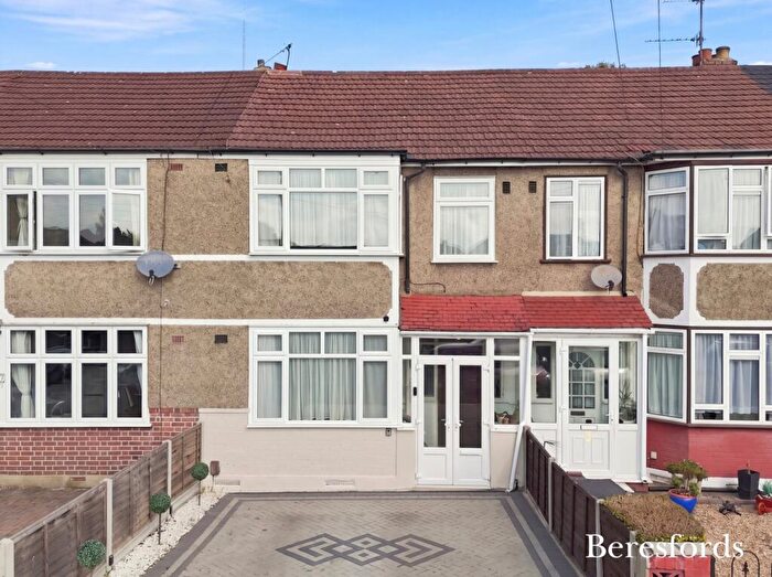 3 Bedroom Terraced House For Sale In Clunas Gardens, Gidea Park, RM2