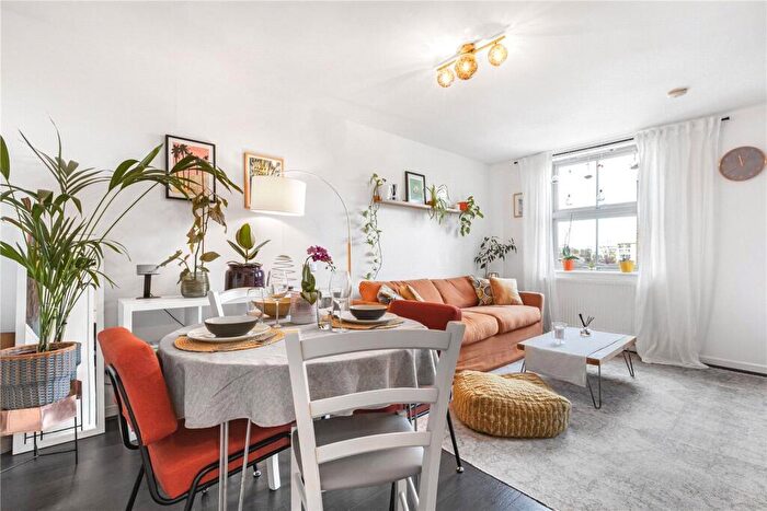 2 Bedroom Apartment For Sale In Wilton Way, London, E8