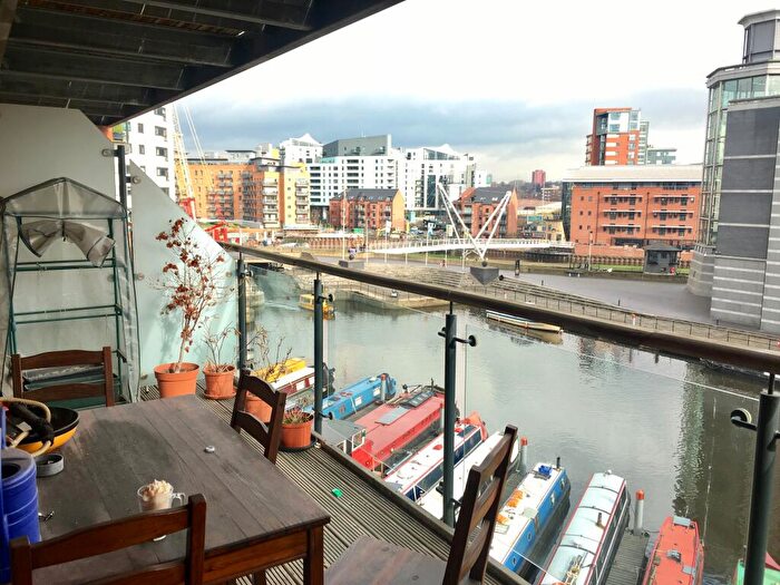 2 Bedroom Apartment To Rent In Mackenzie House, Leeds Dock, City Centre, LS10
