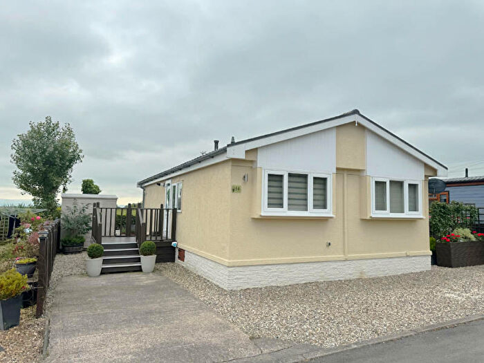 2 Bedroom Park Home For Sale In The Crescent - Woodside Park - Stalmine -, FY6