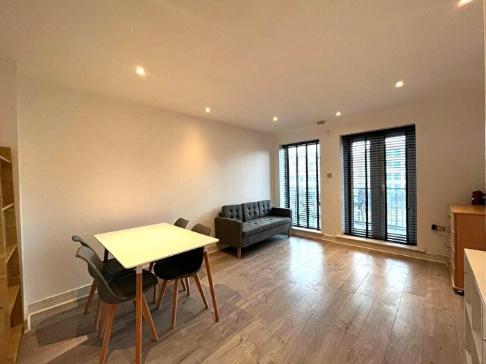 2 Bedroom Flat To Rent In High Street, London, E15