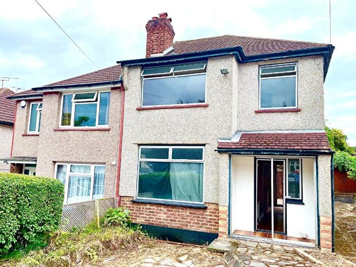 3 Bedroom Semi-Detached House For Sale In Welton Road, London, SE18