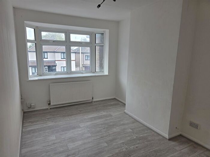2 Bedroom Flat To Rent In Harold Court Road, Romford, RM3
