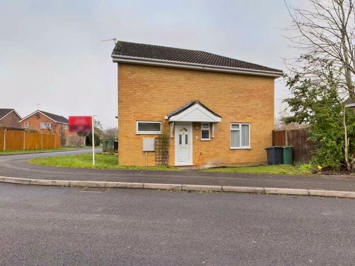 3 Bedroom Semi-Detached House To Rent In Ashfield Chineham, Basingstoke, RG24