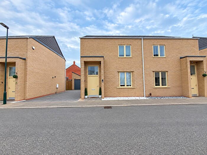 3 Bedroom Terraced House For Sale In The Rowans, Humberston, Grimsby, DN36