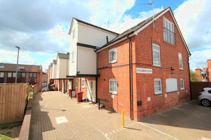 2 Bedroom Apartment To Rent In London Court, East Street, Reading, RG1