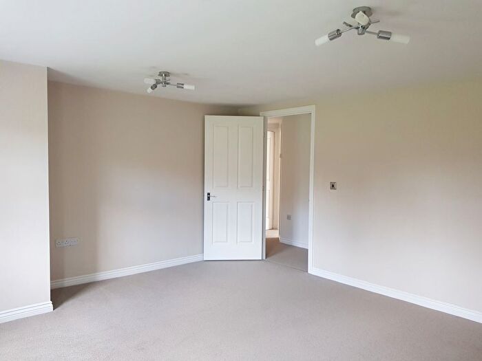 2 Bedroom Flat To Rent In Palmerston Road, Ilkeston, DE7