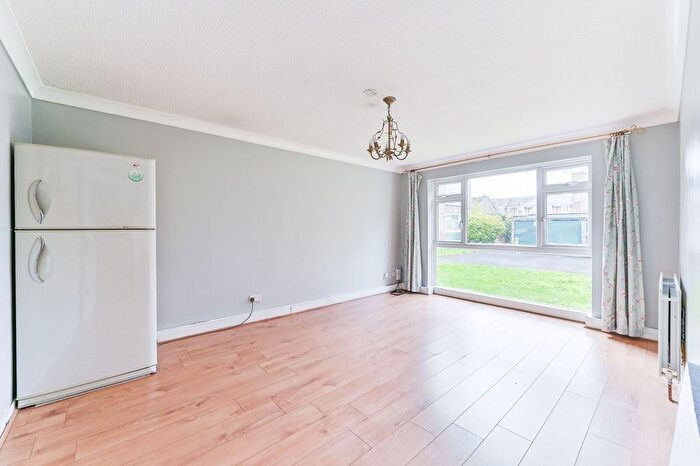 2 Bedroom Flat To Rent In Jengar Close, Sutton, SM1
