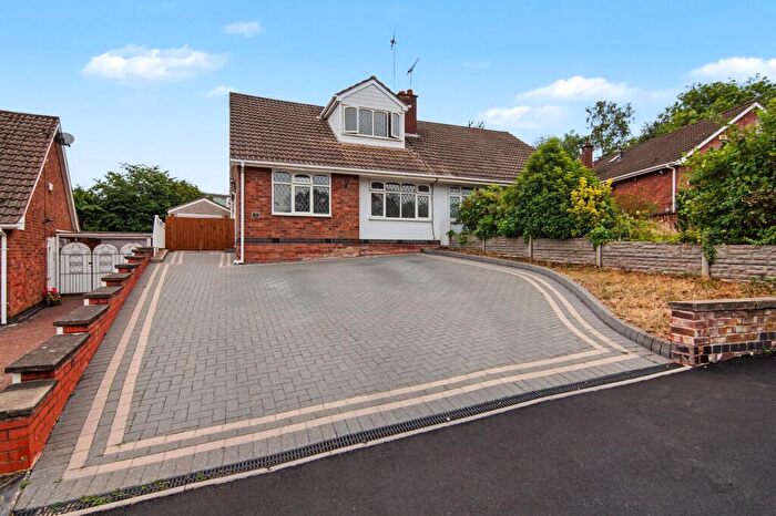 3 Bedroom Semi-Detached Bungalow For Sale In Wellesbourne Road, Coventry, CV5