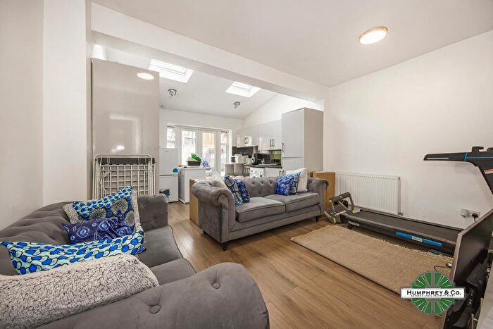 2 Bedroom Terraced House For Sale In Stirling Road, London, E17