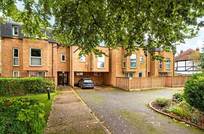 1 Bedroom Flat For Sale In Blakeney House, Twickenham Road, Teddington, TW11