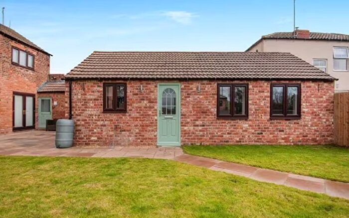 2 Bedroom Cottage To Rent In Newland, Epworth, Doncaster, DN9