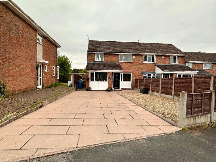 3 Bedroom Semi-Detached House For Sale In Peregrine Road, Offerton, Stockport, SK2