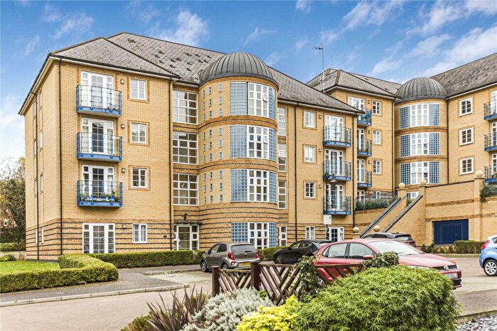 2 Bedroom Apartment For Sale In Newland Gardens, Hertford, Hertfordshire, SG13