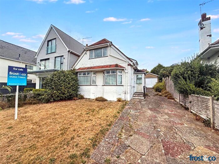 2 Bedroom Detached House For Sale In Whitecliff Crescent, Whitecliff, Poole, Dorset, BH14