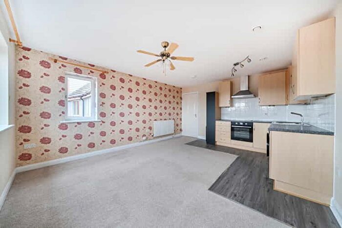 2 Bedroom Flat For Sale In Thornfield Square, Nottingham, Derbyshire, NG10