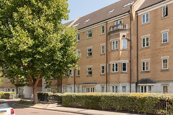 2 Bedroom Flat For Sale In Kelly Avenue, Peckham, SE15