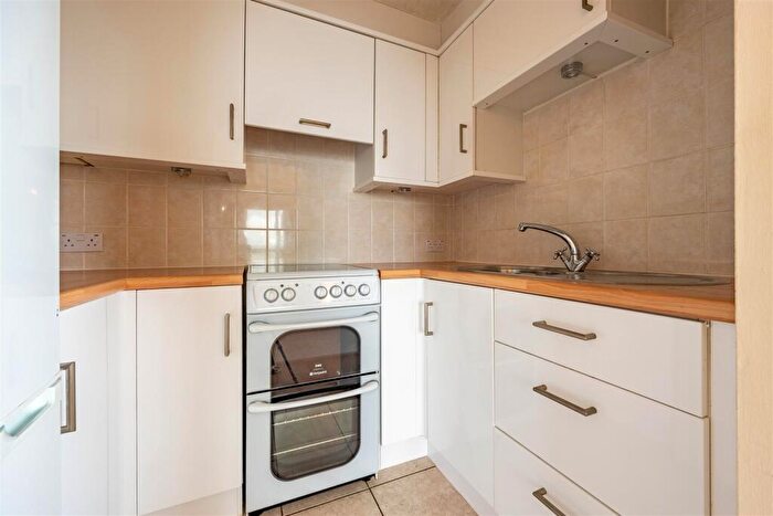 2 Bedroom Retirement Property For Sale In Holland Road, Westcliff-On-Sea, SS0