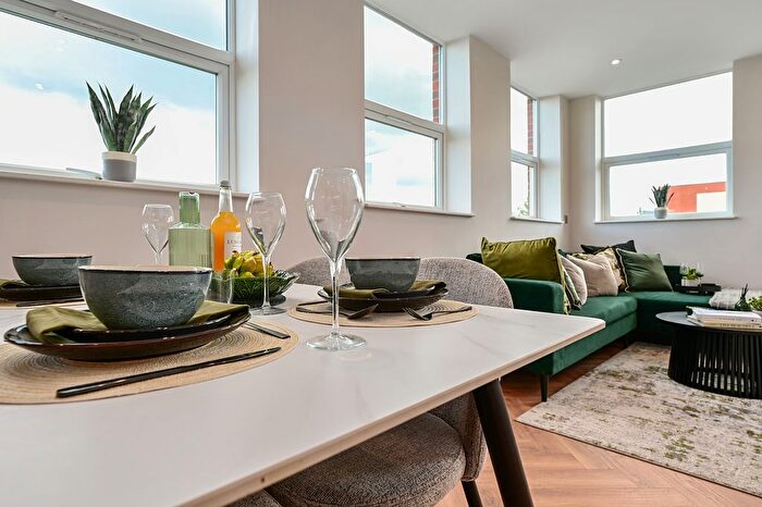 2 Bedroom Flat For Sale In Camp Road, Farnborough, GU14