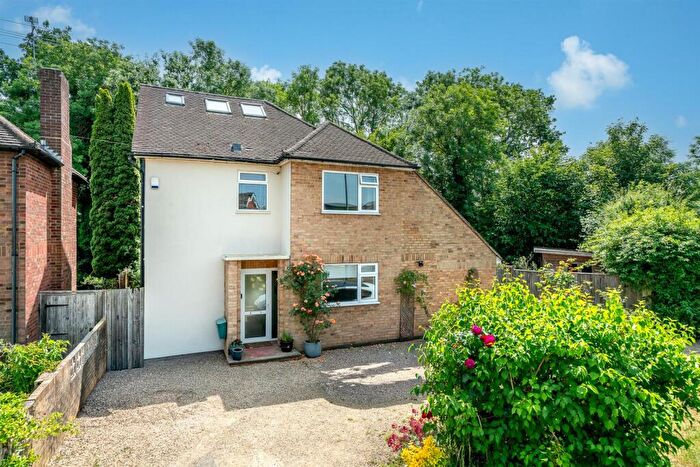 4 Bedroom Detached House For Sale In Hill End Lane, St. Albans, AL4