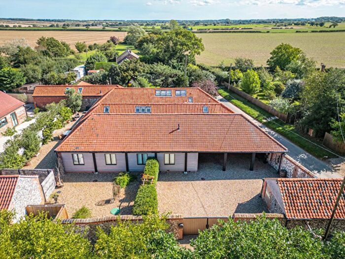 4 Bedroom Barn Conversion For Sale In Chain Free In Wighton, NR23