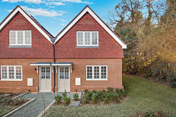 2 Bedroom Property For Sale In Charlton Lane, West Farleigh, Maidstone, ME15