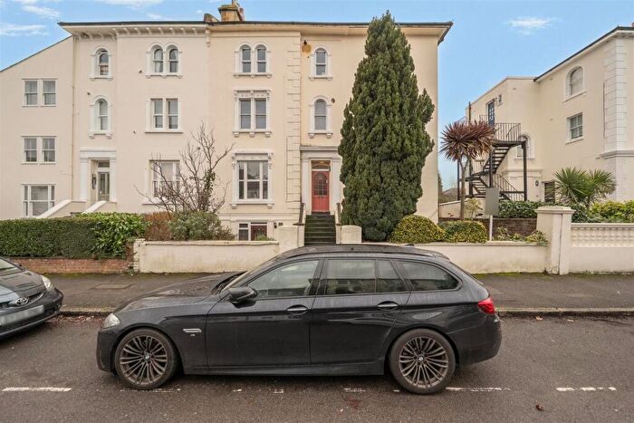 2 Bedroom Apartment For Sale In Cadogan Road, Surbiton, KT6