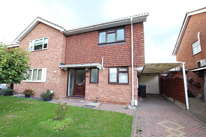 3 Bedroom Semi Detached House To Rent In Addlestone, Surrey, KT15