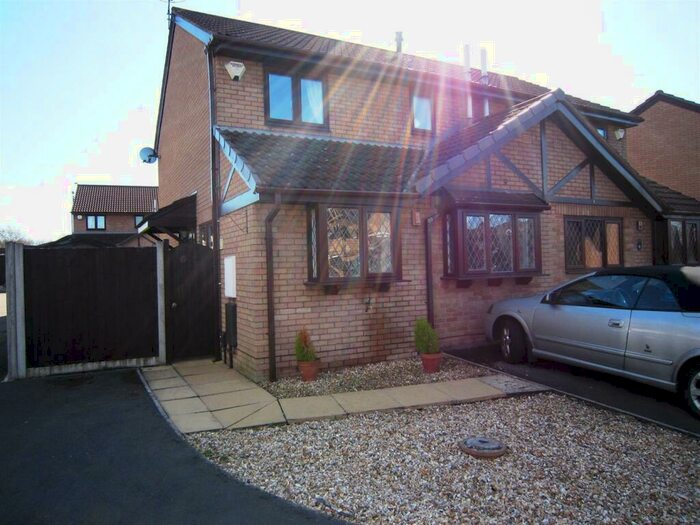 3 Bedroom Semi-Detached House To Rent In Thurstons Barton, Bristol, BS5