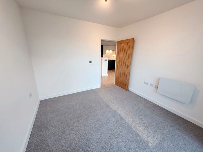 1 Bedroom Flat To Rent In Challenge Court, Leatherhead, KT22
