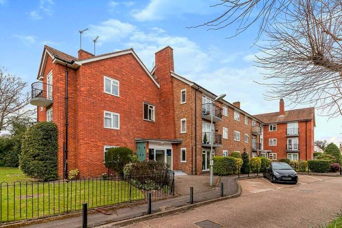 3 Bedroom Flat To Rent In Meadowbank, Berrylands Road, Surbiton, KT5