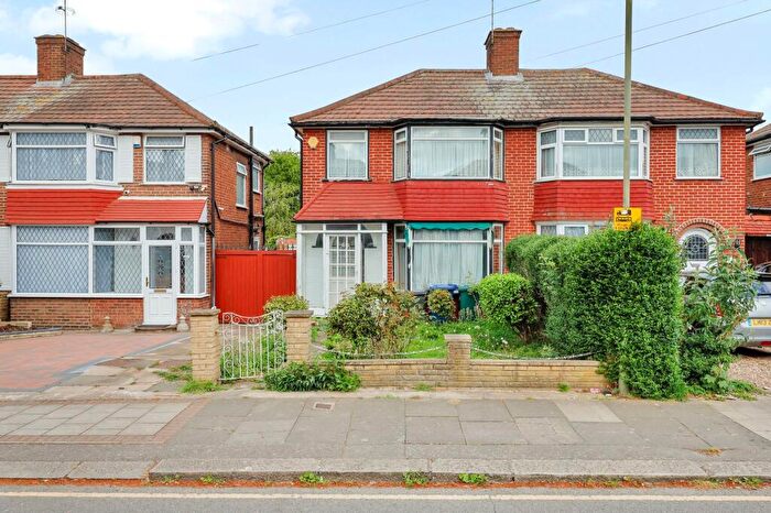3 Bedroom Semi Detached House For Sale In Angus Gardens, London, NW9