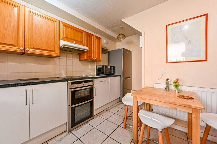 4 Bedroom Flat To Rent In Camden Street, Camden, London, NW1