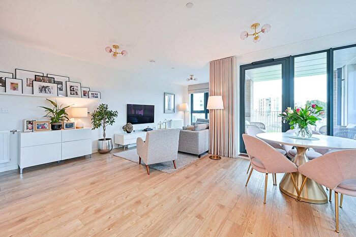 3 Bedroom Flat For Sale In Lakeside Drive, Park Royal, London, NW10