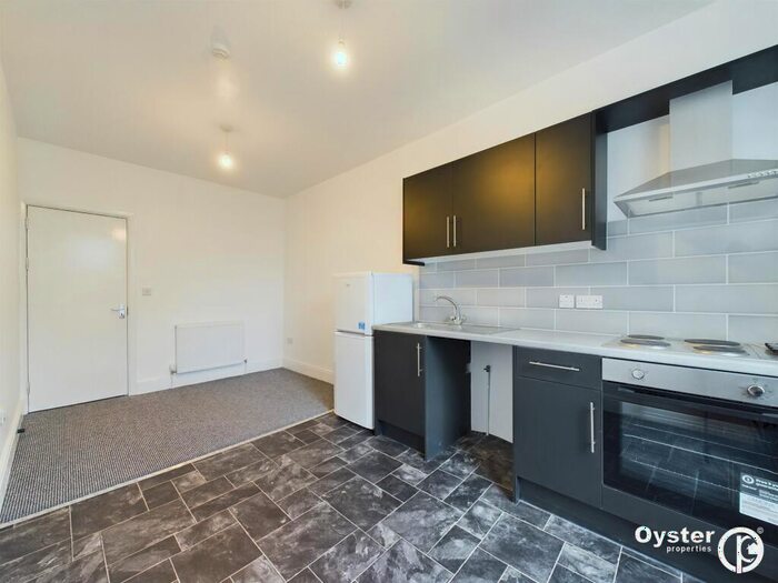 2 Bedroom Apartment To Rent In St. Michael's Terrace, London, N22