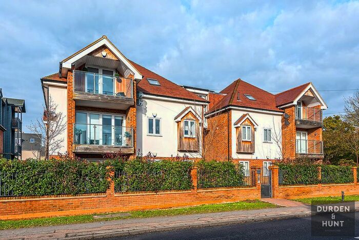 2 Bedroom Flat To Rent In Manor Road, Chigwell, IG7