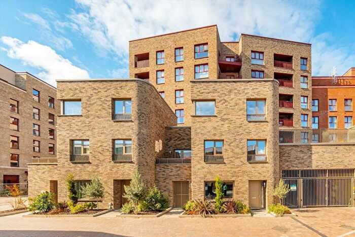 1 Bedroom Flat To Rent In Justice Place, Brentford, TW8