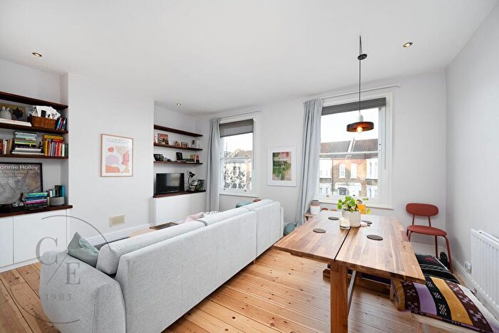 2 Bedroom Flat For Sale In Grove Park Road, London, N15