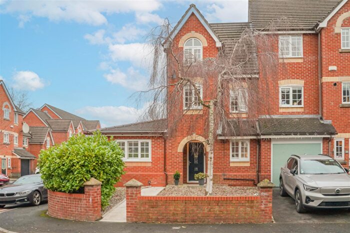 3 Bedroom Town House For Sale In New Barns Avenue, Chorlton, M21