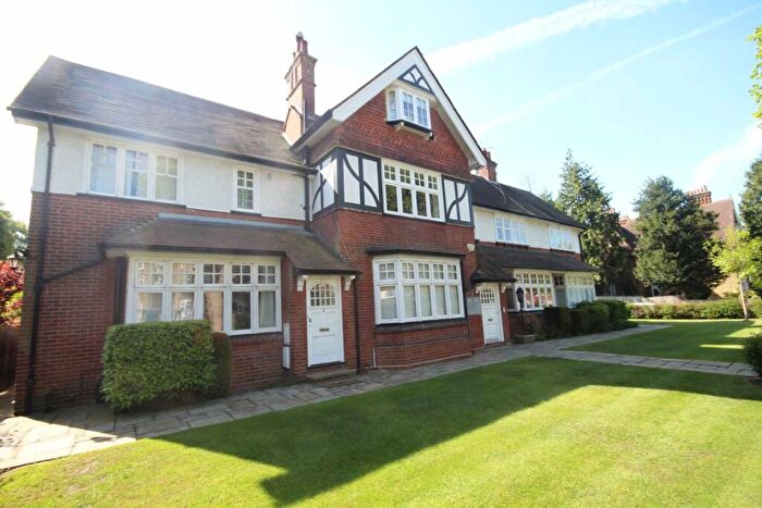 1 Bedroom Flat To Rent In Lovelace Road, Surbiton, KT6